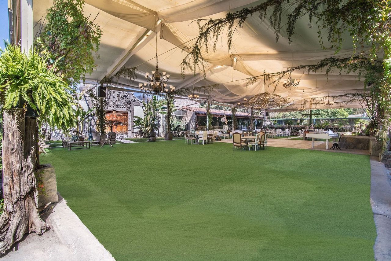 Jardín con carpa de Cavalia Campanar Garden